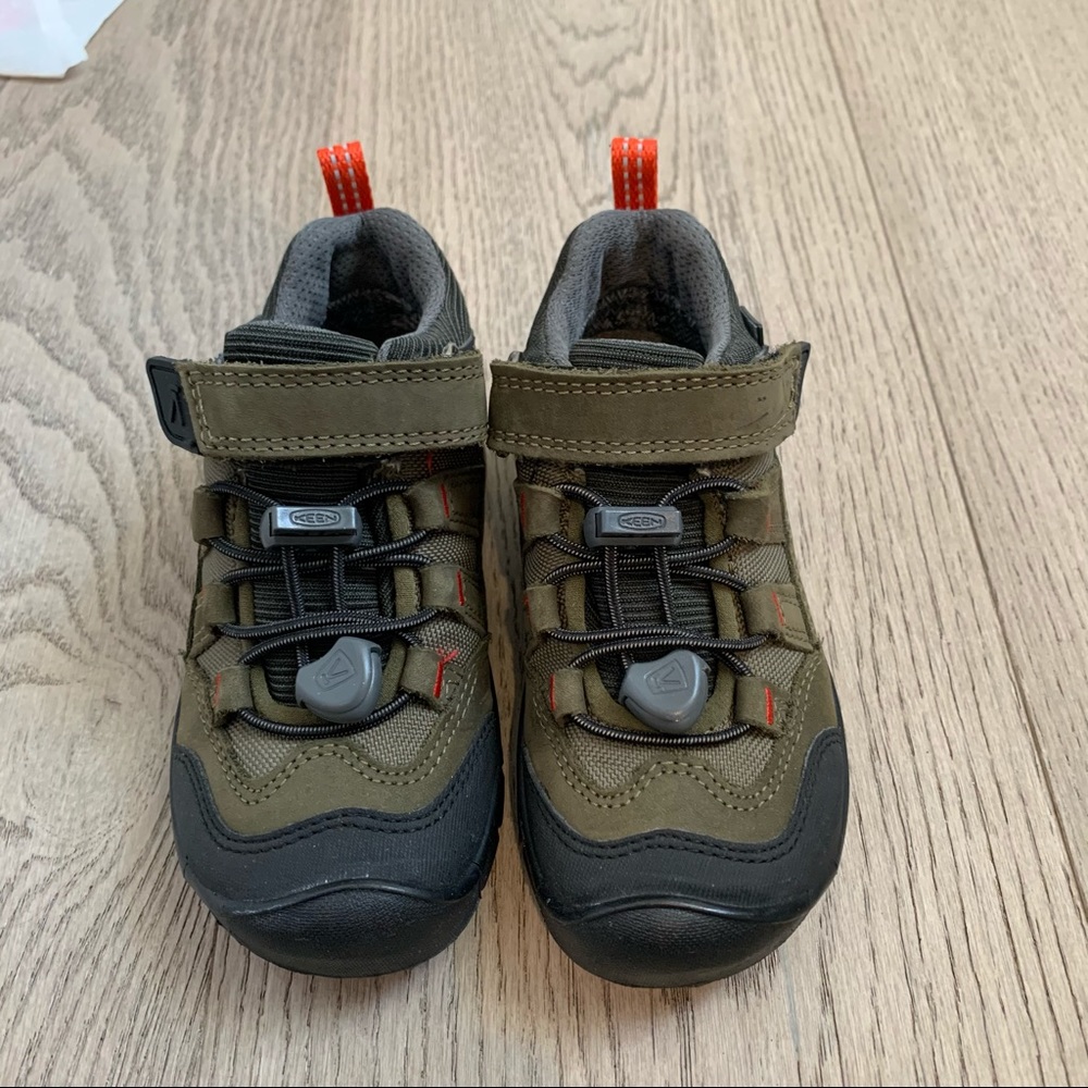 Keen waterproof hiking waterproof shoe sz8 NEW!